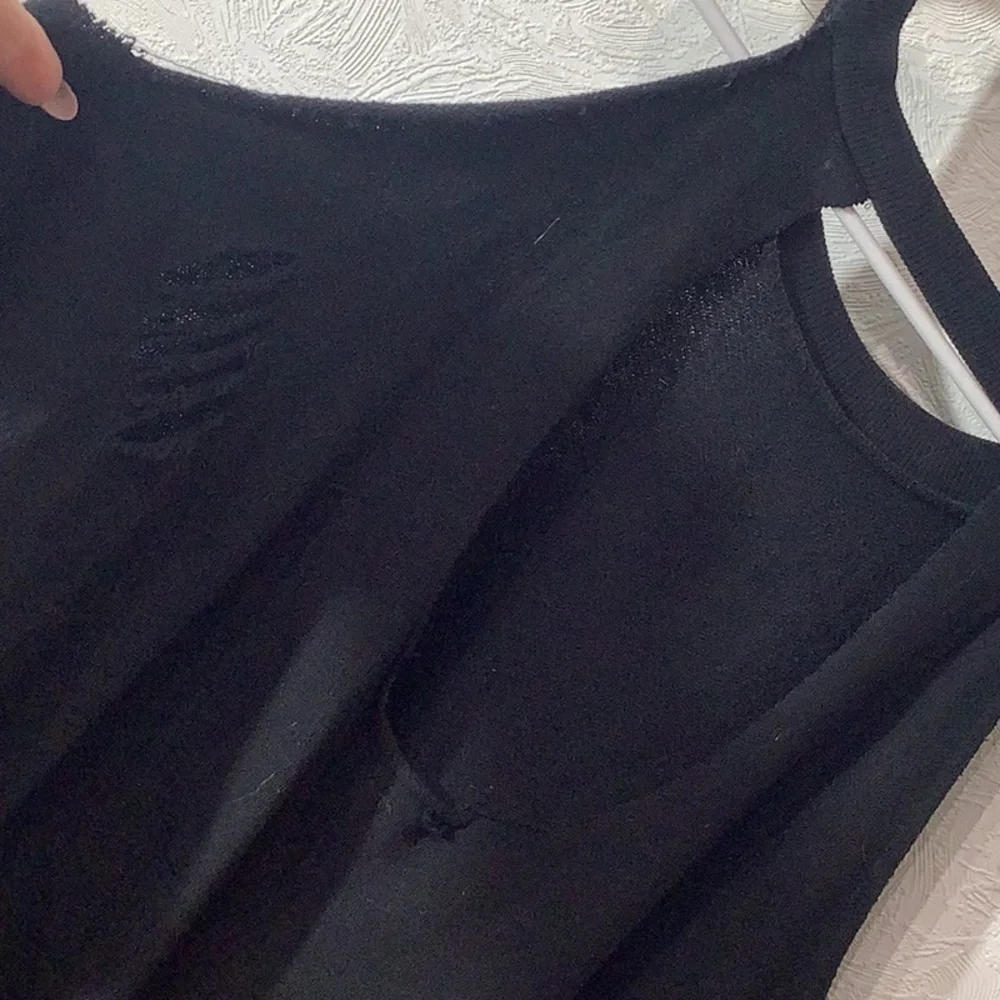 Derek Heart - Sz L - Super distressed - open back - Cold Shoulder Sweatshirt - Picture 4 of 5